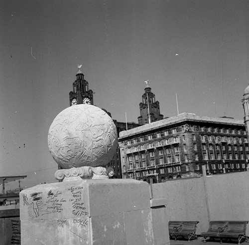 15355 001 the liverpool naval memorial lancs resize700