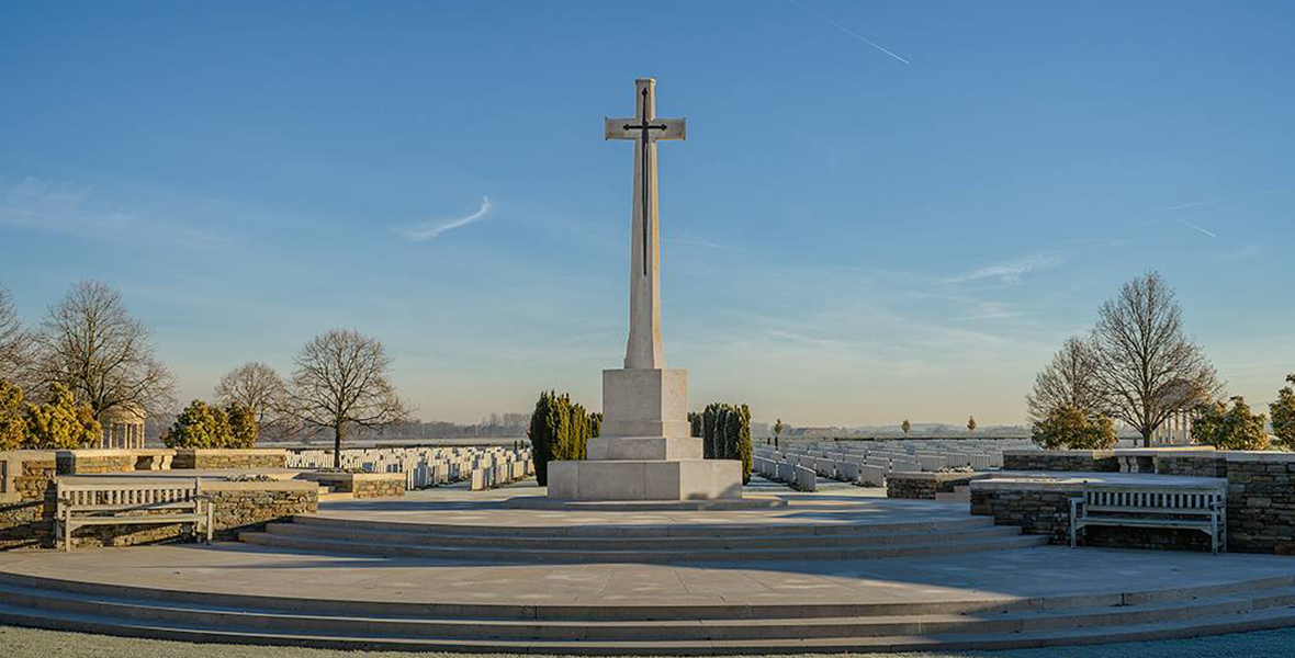 Bedford House Cross Of Sacrifice