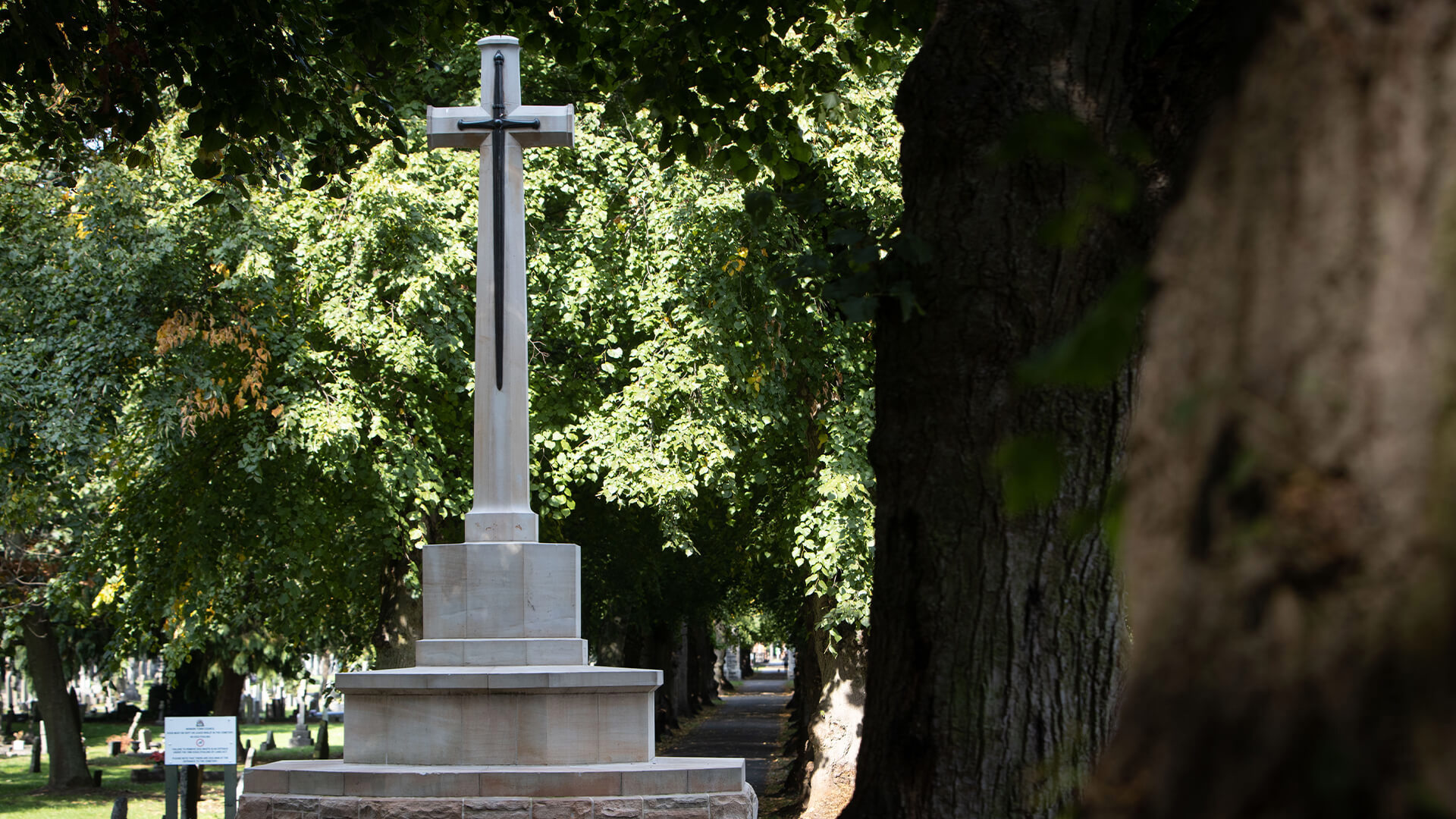Cross of Sacrifice at Newark-upon-Trent cemetery