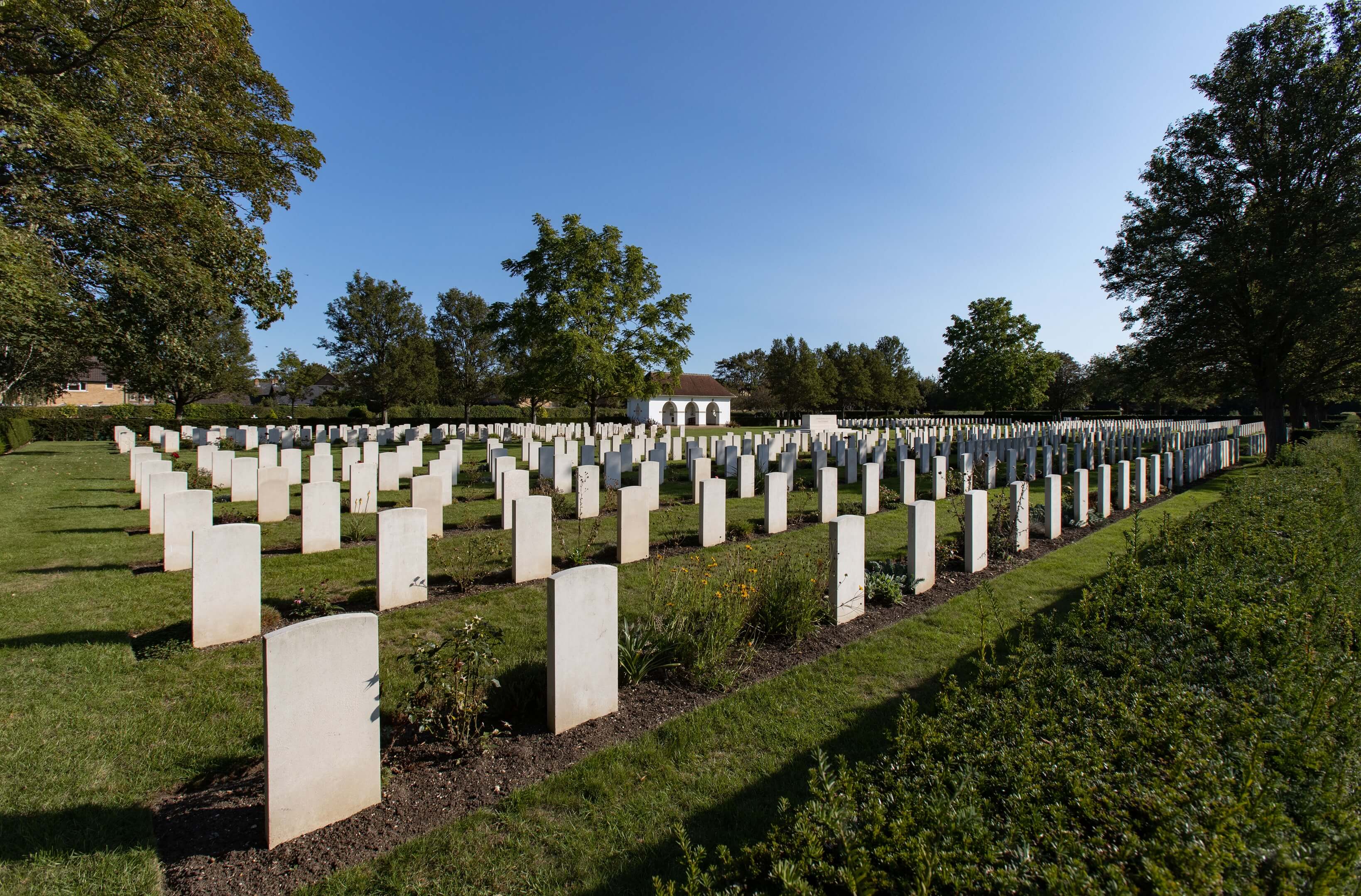 Rows of headstones in Cambridge City Cemetery