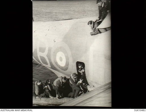 irvinestown awm suk10482 rescued bomber crew get onboard rescuing sunderland