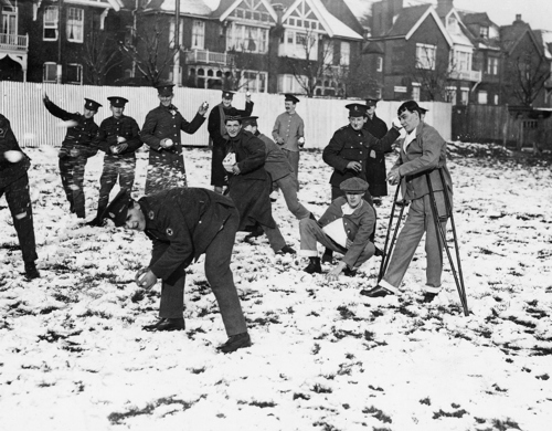 brighton wdd british soldiers snowball fight 2nd eastern gen hosp jan 1915 q 53562