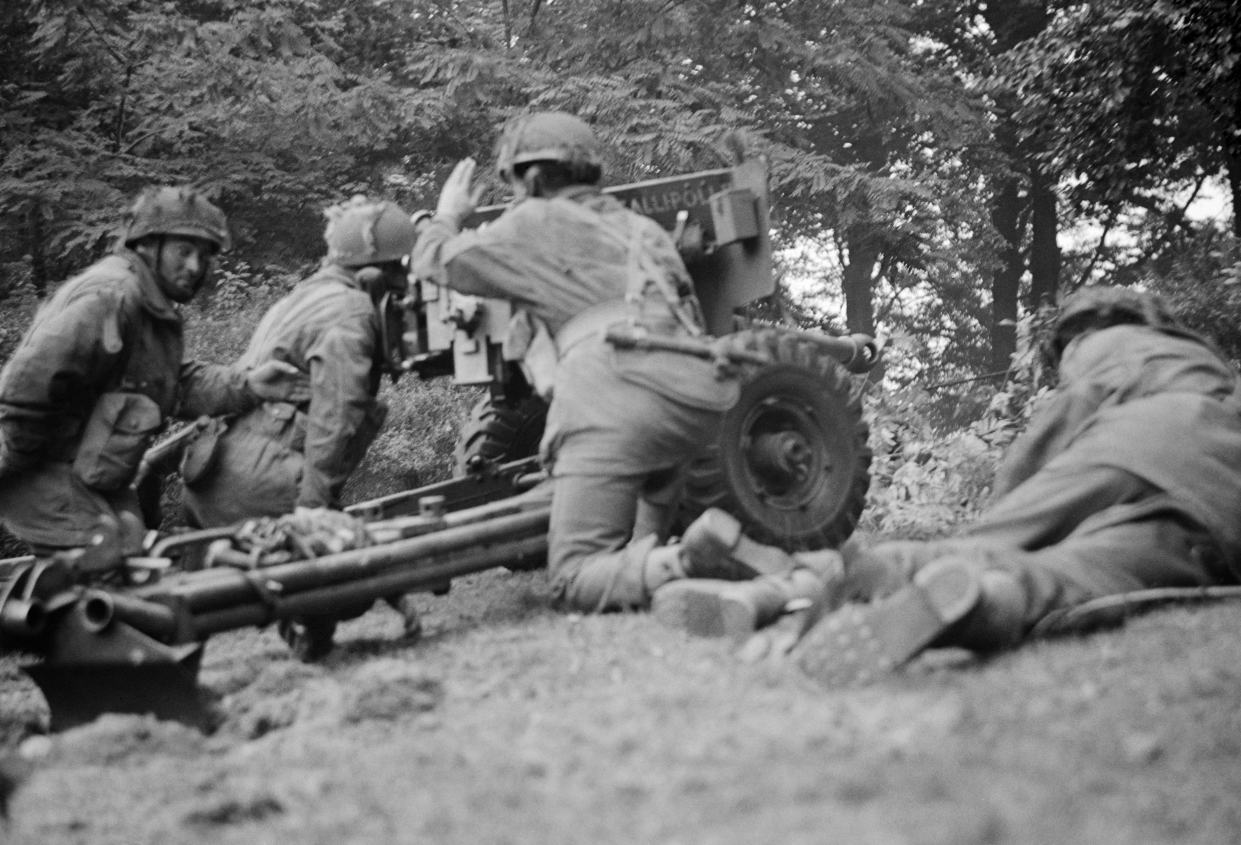 image 54 anti tank gunners in action at arnhem september iwm