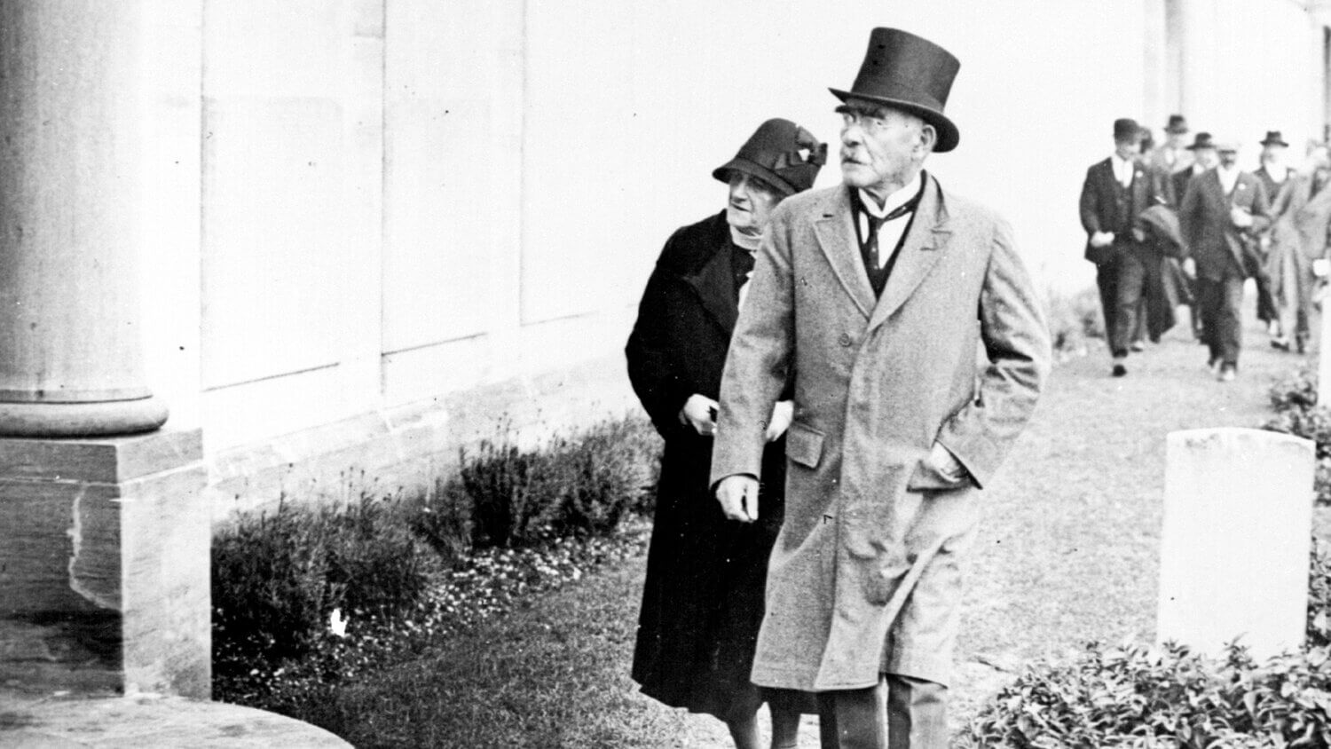 Rudyard Kipling visiting a memorial